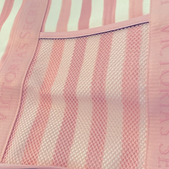 NWT Victoria’s Secret striped tote bag in canvas with cooler on the bottom - Picture 4 of 5